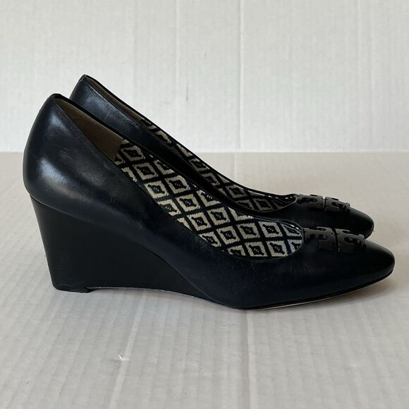 Tory Burch Navy Leather Slip On Wedge Pumps Sz 9M Round Toe Logo Emblem Comfort - Picture 12 of 16